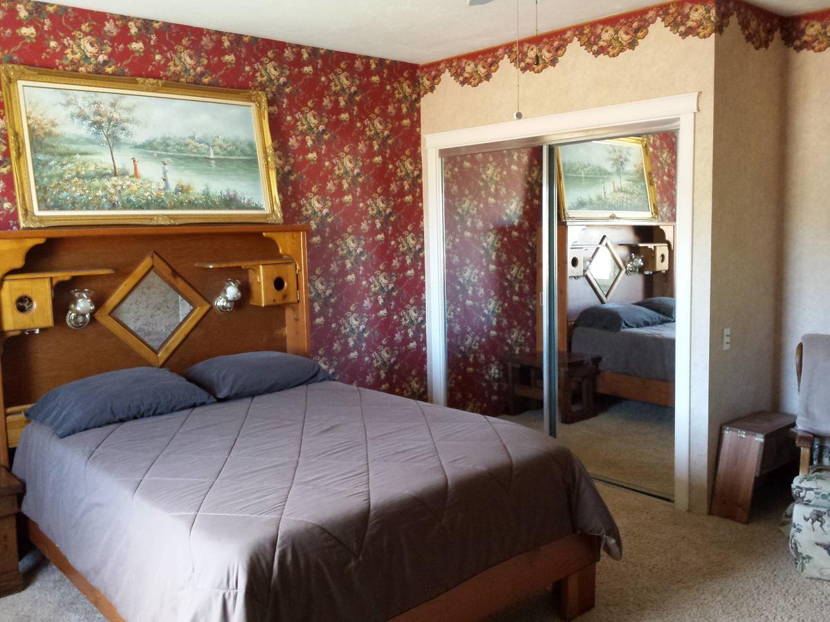 Sunlit Oasis Bed & Breakfast *